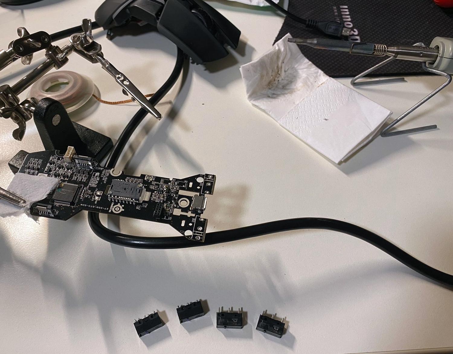 The disassembled mouse with desoldered switches